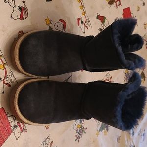 Navy short UGG boots with bow size 8